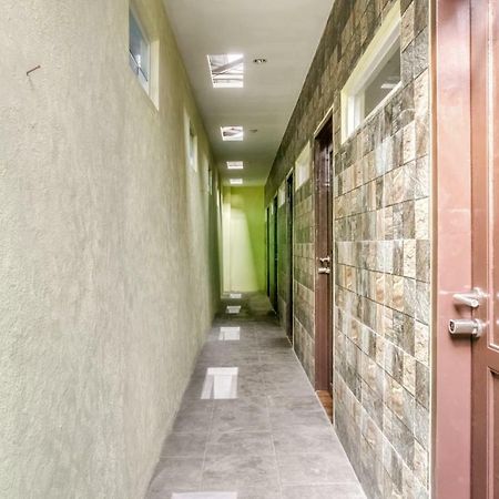 Отель Reddoorz @ Panglima Polim 2 Джакарта Экстерьер фото