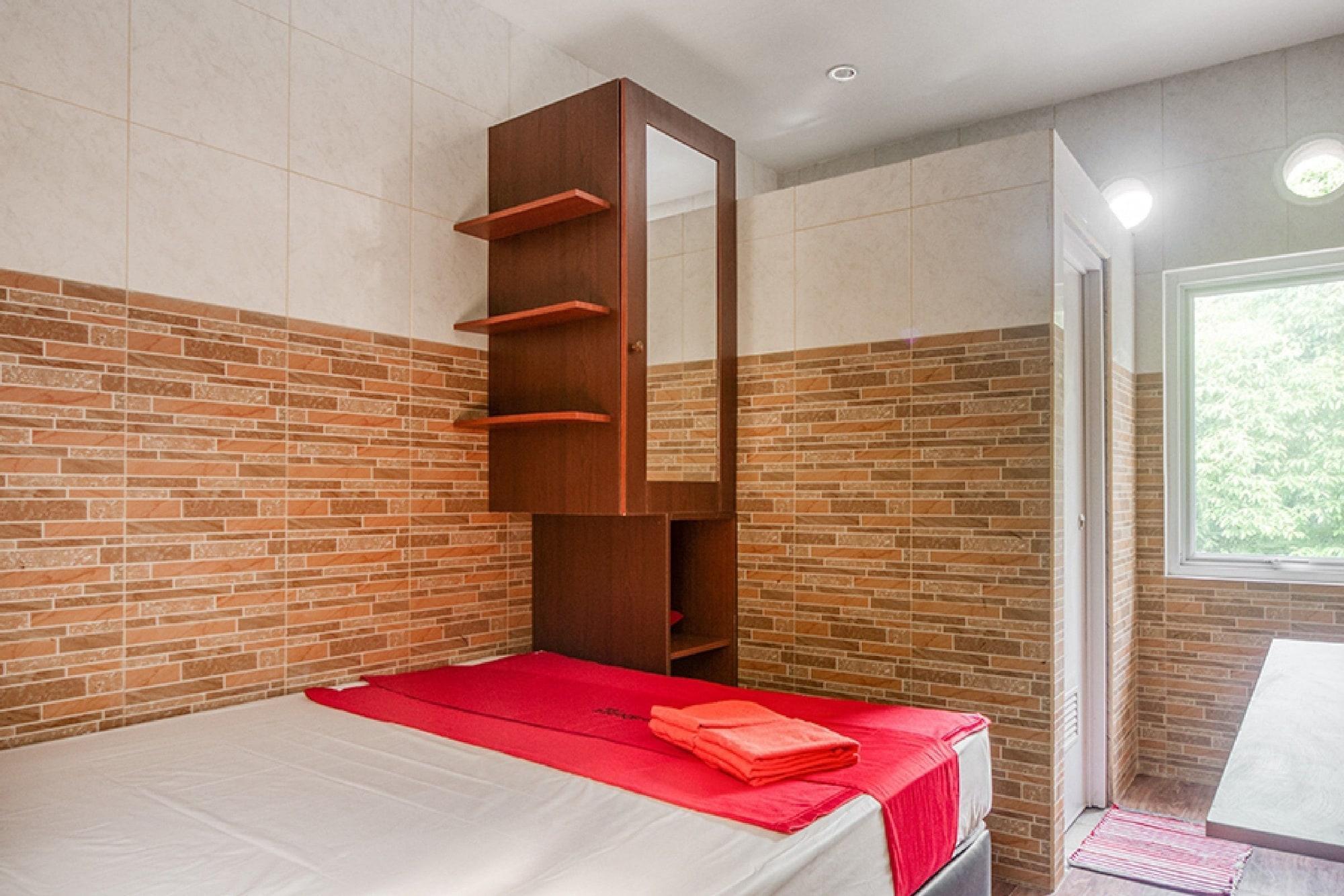 Отель Reddoorz @ Panglima Polim 2 Джакарта Экстерьер фото